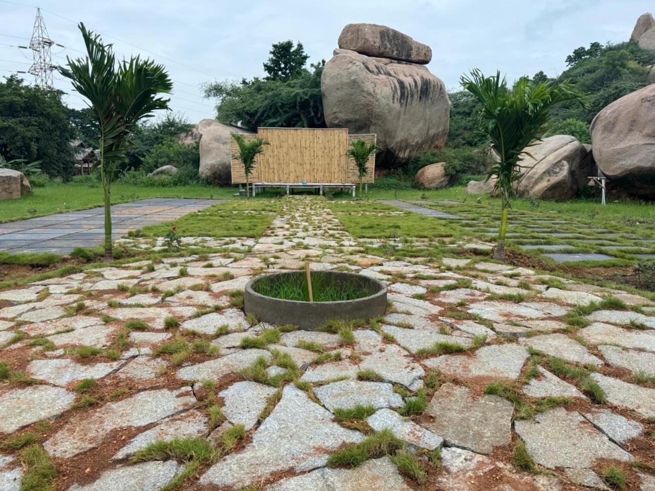 فندق Hill Stone View هامبي المظهر الخارجي الصورة